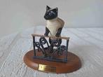 Een Siamees poes van kunsthars met plateau en hek 6x10x9cm, Ophalen of Verzenden, Zo goed als nieuw, Dier
