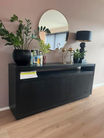 Richmond interiors Oakura dressoir Modern Houten Dressoir beschikbaar voor biedingen