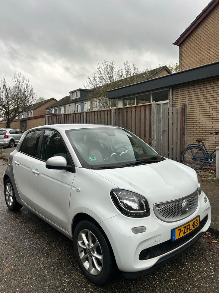Smart ForFour 1.0 52KW 2015 Wit, Auto's, Smart, Particulier, ForFour, Benzine, A, Hatchback, Handgeschakeld, Origineel Nederlands