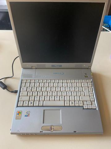 Vintage Laptop Pentium 4 + laptoptas beschikbaar voor biedingen