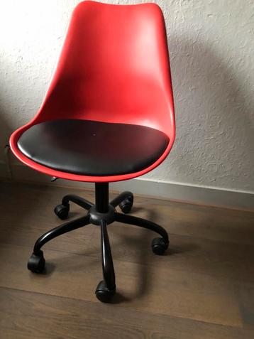 Rode Bureaustoel in hoogte verstelbaar en verrijdbaar beschikbaar voor biedingen