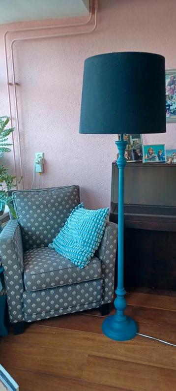 Mooie schemerlamp beschikbaar voor biedingen