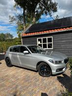 BMW 1-Serie 118i 136pk 2016 Grijs, Auto's, 1-Serie, 65 €/maand, 1280 kg, Zwart