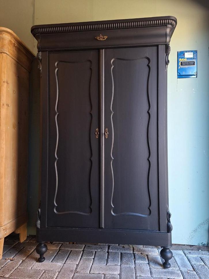 Nette mat zwarte biedermeier meidenkast kledingkast, Antiek en Kunst, Antiek | Meubels | Kasten, Ophalen of Verzenden