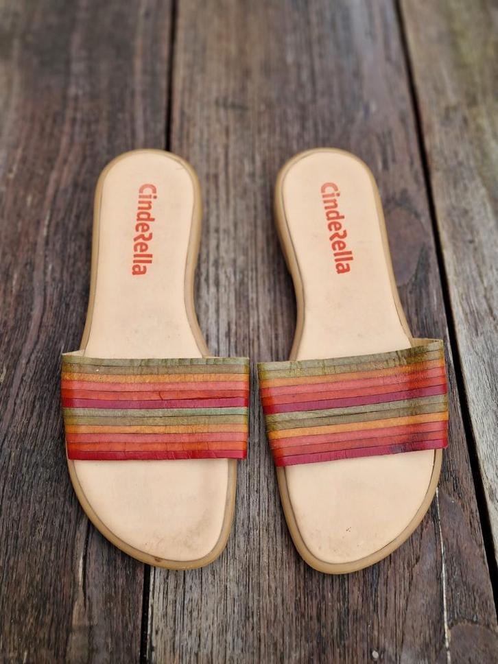 Slippers maat 39 Cinderella, Kleding | Dames, Schoenen, Zo goed als nieuw, Slippers, Ophalen of Verzenden