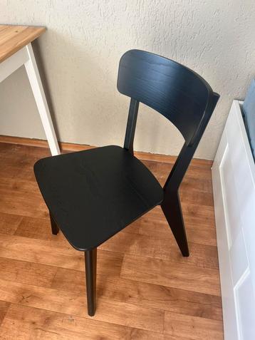 Eetkamerstoelen zwart IKEA beschikbaar voor biedingen