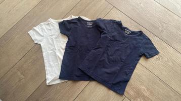 3 V-hals shirtjes maat 104/110 beschikbaar voor biedingen