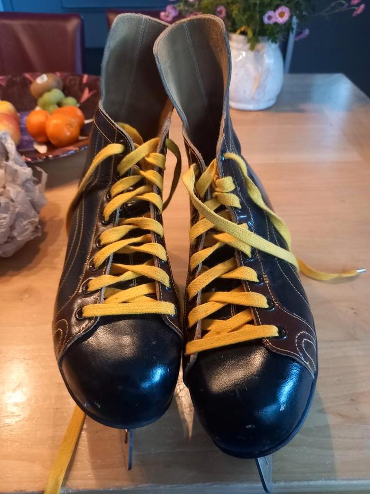 PAAR PRACHTIGE ZGAN ZIJNDE KOVOPOL HOCKEY SCHAATSEN.
DEZE VO, Sport en Fitness, Schaatsen, Zo goed als nieuw, IJshockeyschaatsen