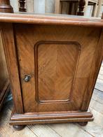 Twee Franse kastjes nachtkastjes Marmeren Blad, Huis en Inrichting, Slaapkamer | Nachtkastjes, Ophalen, Gebruikt, Minder dan 45 cm