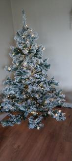 Mooie besneeuwde kerstboom, Diversen, Ophalen of Verzenden