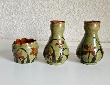 vaasjes en potje zachtgroen beschikbaar voor biedingen