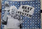 Prent Tencil 'Beat the system' 42 x 30,6 cm, 1980 tot heden, Ophalen of Verzenden, Zo goed als nieuw, Prent