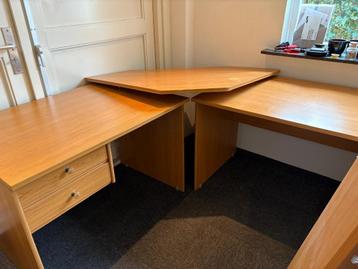 Hoekbureau incl kasten