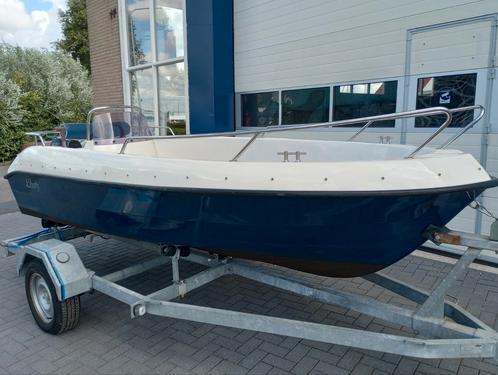 Nette vis of console boot met trailer., Watersport en Boten, Vis- en Consoleboten, Zo goed als nieuw, Tot 10 pk, 3 tot 6 meter