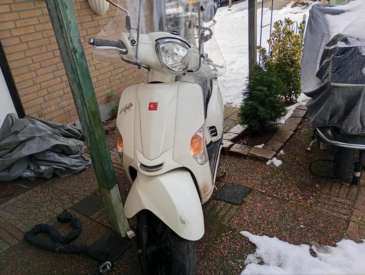 Kymco Like 2015 – Goed onderhouden – €500, Fietsen en Brommers, Snorfietsen en Snorscooters, Gebruikt, Kymco, Benzine, Ophalen