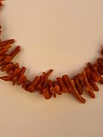 Antieke takjes bloedkoraal streng (1920), 22 gram, 36 cm, Ophalen of Verzenden, Overige materialen, Overige typen