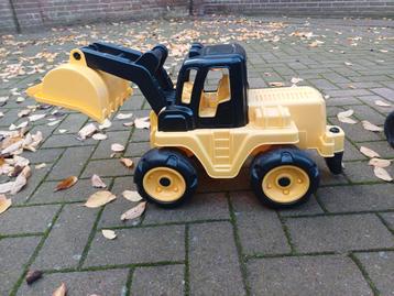 Grote speelgoed tractor beschikbaar voor biedingen