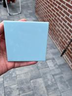 Lichtblauwe tegels van 10 x 10 cm (pakket van 50 tegeltjes), Doe-het-zelf en Verbouw, Tegels, Ophalen of Verzenden, Zo goed als nieuw