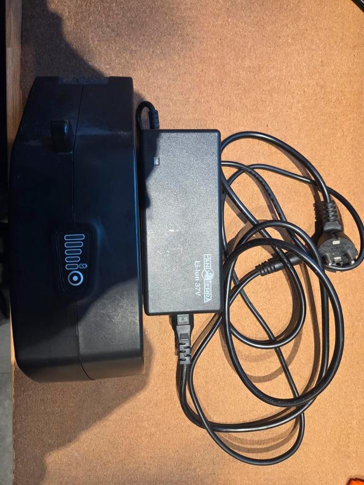 Panterra ED-3 Fietsaccu 37V 8.8Ah + Oplader, Fietsen en Brommers, Fietsaccessoires | Fietsaccu's, Gebruikt, Ophalen of Verzenden