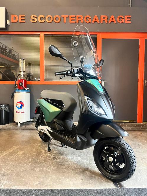 Elektrische scooter 45km 25km Piaggio Ecooter Niu 10x, Fietsen en Brommers, Scooters | Overige merken, Gebruikt, Elektrisch, Ophalen