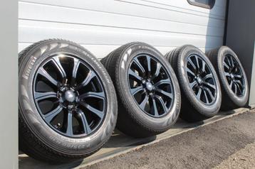 Orginele 18'' Land Rover velgen met Pirelli banden beschikbaar voor biedingen