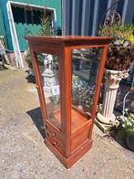 Teakhouten vitrinekast afm. 52x52cm en 120cm hoog., Ophalen of Verzenden, Zo goed als nieuw