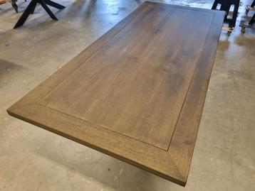 Tafelblad eiken massief 200x90x4cm
Mooi en gaaf tafelblad!

 beschikbaar voor biedingen