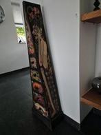 Antieke piramide kast Bali kunst, Ophalen