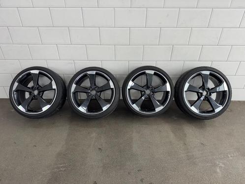 Audi OEM RS3 19 inch zwarte rotors zomerset Pirelli's, Auto-onderdelen, Banden en Velgen, Banden en Velgen, Zomerbanden, 19 inch