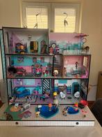L.O.L Suprise huis compleet met poppen en accessoires, Ophalen, Zo goed als nieuw