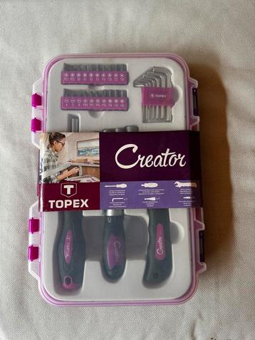 Gereedschapsset roze beschikbaar voor biedingen