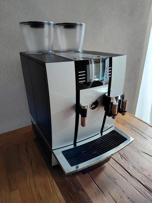 Jura Giga X7C koffiemachine, Witgoed en Apparatuur, Koffiezetapparaten, Gebruikt, Koffiebonen, Koffiemachine, 2 tot 4 kopjes, Afneembaar waterreservoir
