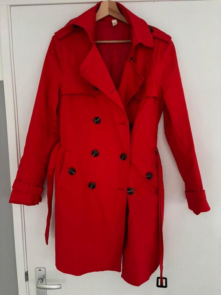 Mooie rode trench coat, Kleding | Dames, Jassen | Zomer, Gedragen, Maat 38/40 (M), Rood, Ophalen of Verzenden