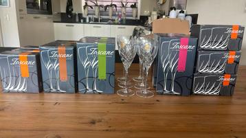 Wedgwood geheel kristallen glas servies TOSCANE beschikbaar voor biedingen