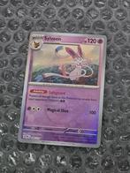 Pokéball Sylveon 040/131 Prismatic Evolutions PRE Scarlet, Ophalen of Verzenden, Zo goed als nieuw, Losse kaart, Foil