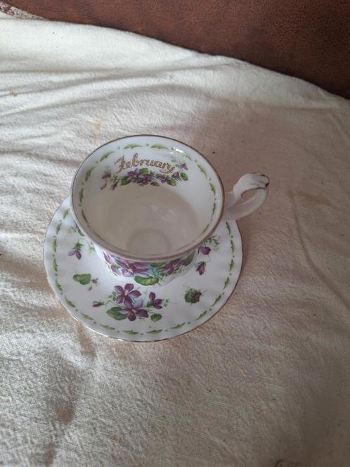 Royal albert kop en schotel, Antiek en Kunst, Antiek | Servies los, Ophalen of Verzenden