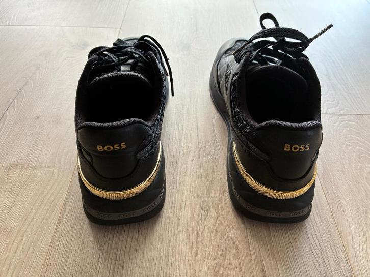 Sneakers Hugo Boss Zwart NIEUW met Goud maat 42 zie foto's, Kleding | Heren, Schoenen, Nieuw, Sneakers of Gympen, Zwart, Ophalen of Verzenden