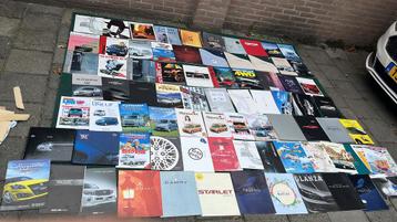 Grote voorraad japanse auto boeken/folders beschikbaar voor biedingen