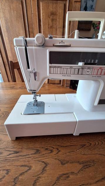 Beckmann naaimachine W827 beschikbaar voor biedingen