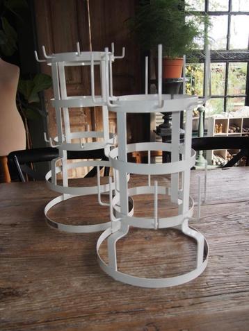 2 metalen Mokkenrekken/Hangrekken/keukenrekken beschikbaar voor biedingen