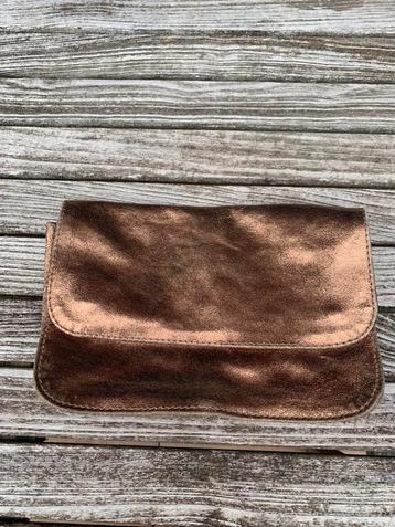 Te koop mooi goud .. bronskleurig tasje zonder hengsel beschikbaar voor biedingen
