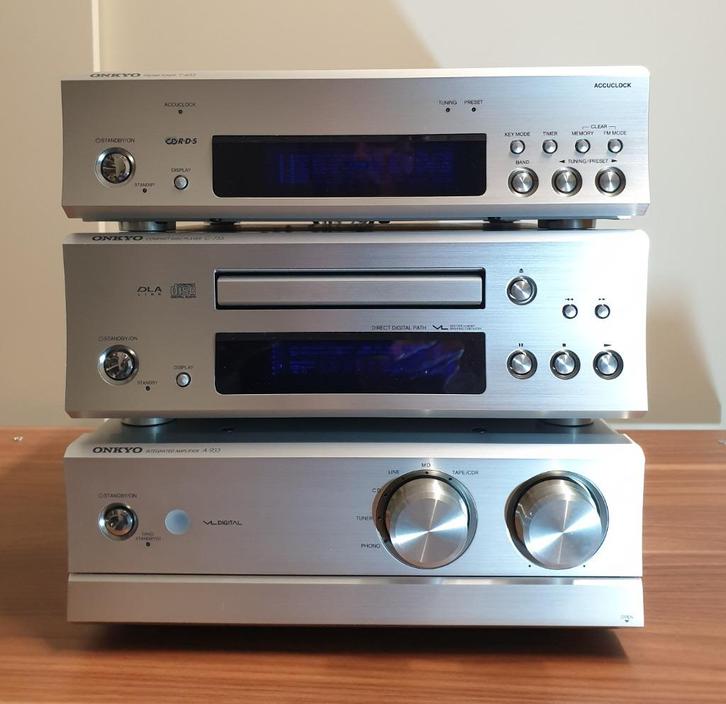 ONKYO A-933 AMFLIFIER / C-733 / T-433 FM TUNER ZILVER SET., Audio, Tv en Foto, Stereo-sets, Zo goed als nieuw, Cd-speler, Tuner of Radio
