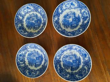 4 prachtige kommen Petrus Regout blauw, in zeer goede staat  beschikbaar voor biedingen