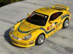 Porsche 911 Carrera Pirelli geel, Burago 1 op 18, Hobby en Vrije tijd, Modelauto's | 1:18, Ophalen, Zo goed als nieuw, Auto, Bburago