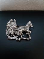 Zilveren broche man en vrouw met paard en wagen., Antiek en Kunst, Antiek | Goud en Zilver, Ophalen of Verzenden