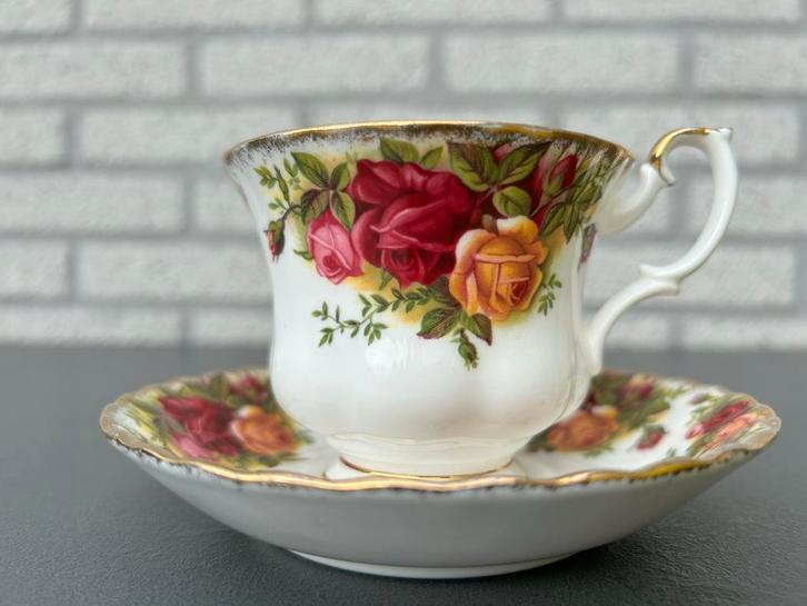 Royal Albert Old Country Roses Kop en Schotel Antiek Engelan, Antiek en Kunst, Antiek | Porselein, Ophalen of Verzenden