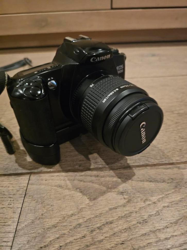 Canon EOS 3000 met BP-8 Batterijhouder, Audio, Tv en Foto, Fotocamera's Analoog, Ophalen of Verzenden