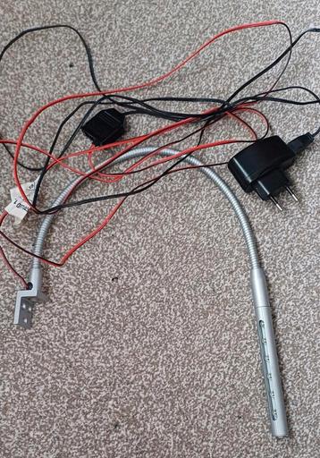 Grijs/zilverkleurig buigbaar bedlampje met ledverlichting  beschikbaar voor biedingen