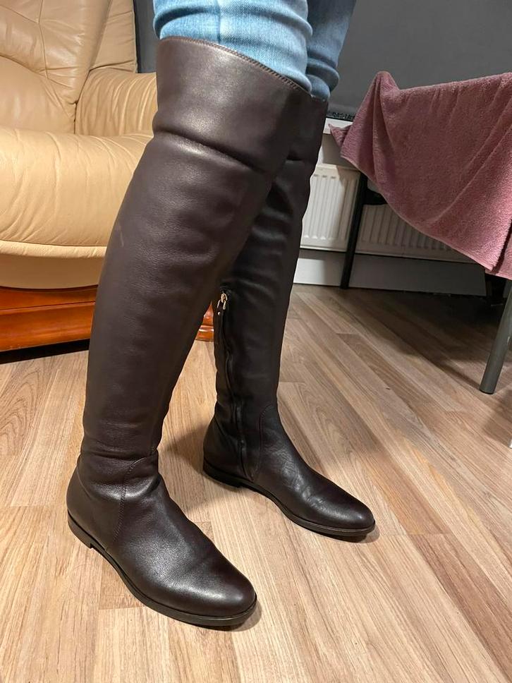 Sergio Rossi overknee laarzen met platte zool, leer EU 37,5, Kleding | Dames, Schoenen, Zo goed als nieuw, Hoge laarzen, Bruin