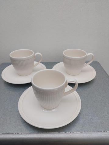 3 prachtige crèmekleurige kop-en schotels Wedgwood Windsor beschikbaar voor biedingen